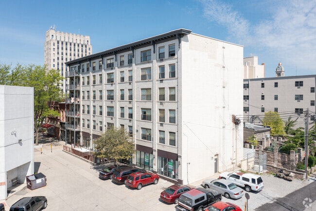 Foto del edificio - Town Square Senior Apartments - 62+ or HUD
