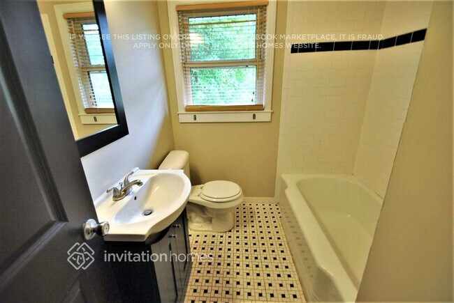 Foto del edificio - 1814 Flintwood Dr SE