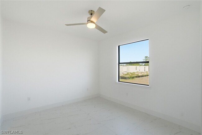 Foto del edificio - 2404-2406 Mae Ave S