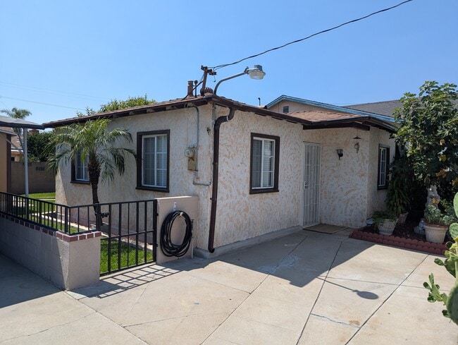4919 La Rica Ave
