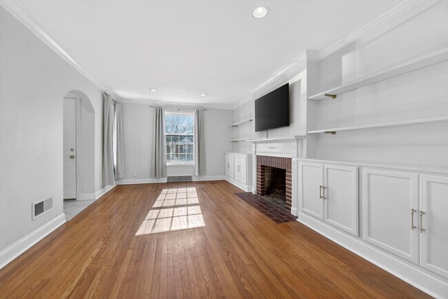 Building Photo - 8609 Rosalie Ave