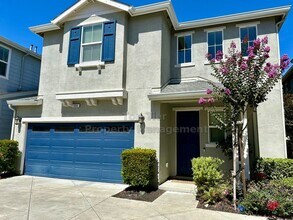 Building Photo - 556 Falling Star Dr