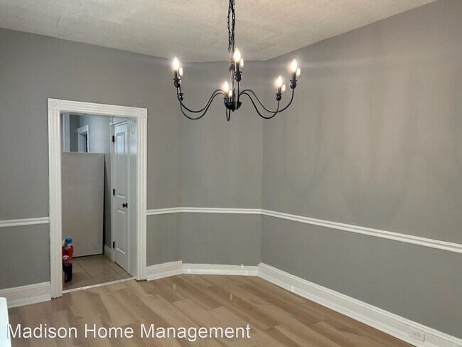 Building Photo - 7 br, 2.5 bath House - 452 Carlton Ave