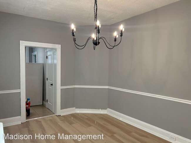 Foto del edificio - 7 br, 2.5 bath House - 452 Carlton Ave