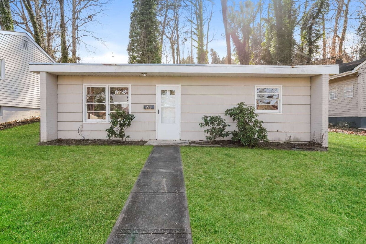 "Cozy 2-Bedroom Gem on Bond Street – Pet-Friendly Winston-Salem!" - "Cozy 2-Bedroom Gem on Bond Street – Pet-Friendly Winston-Salem!"