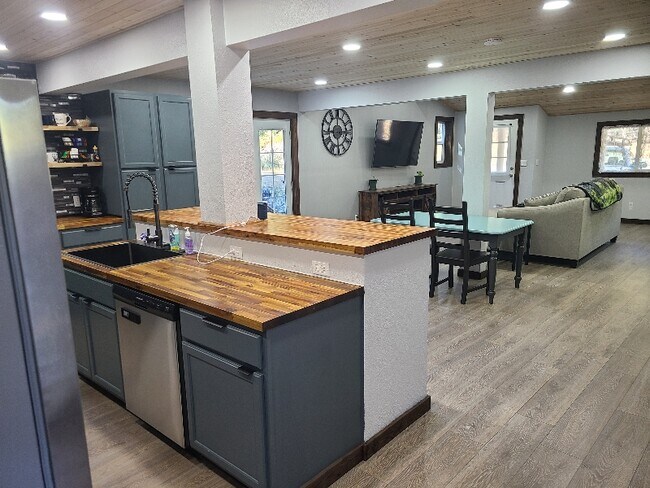 Foto del edificio - 1856 Canyonville-Riddle Rd