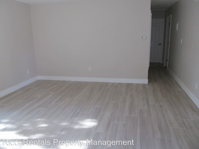 Building Photo - 830 E La Veta Ave