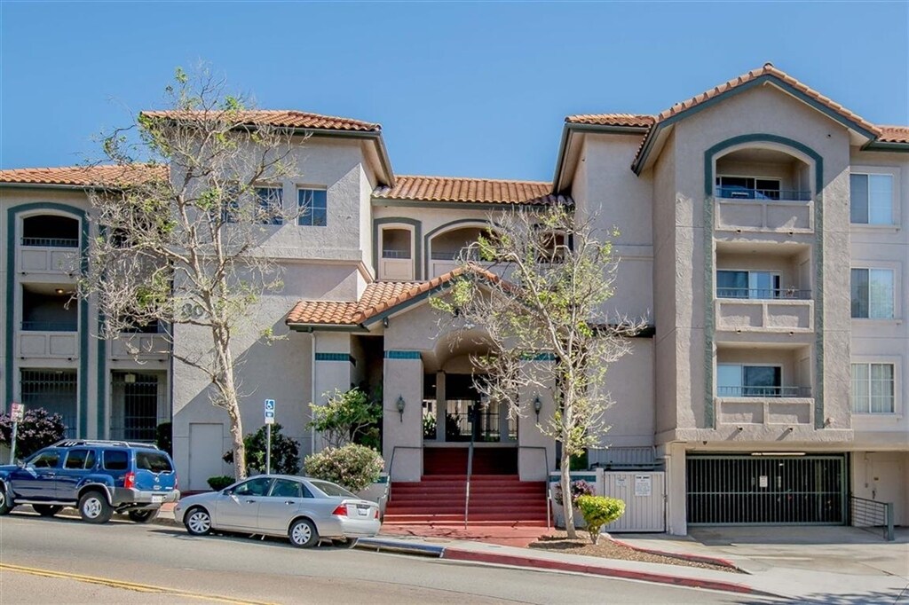 Primary Photo - 3078 Broadway
