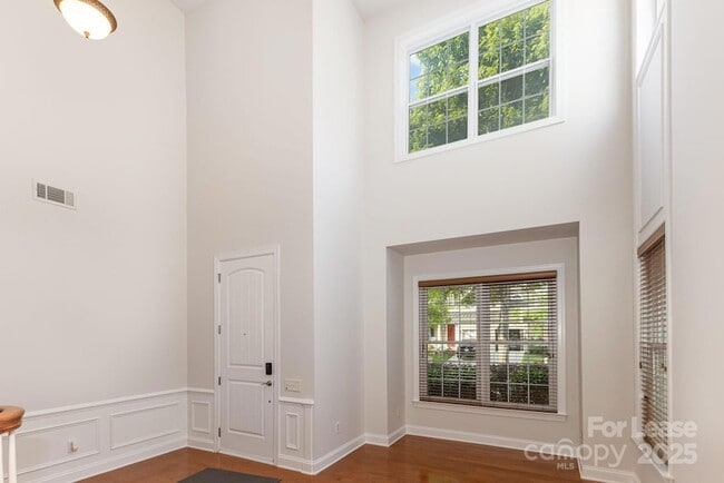 Building Photo - 9429 Ridgeforest Dr
