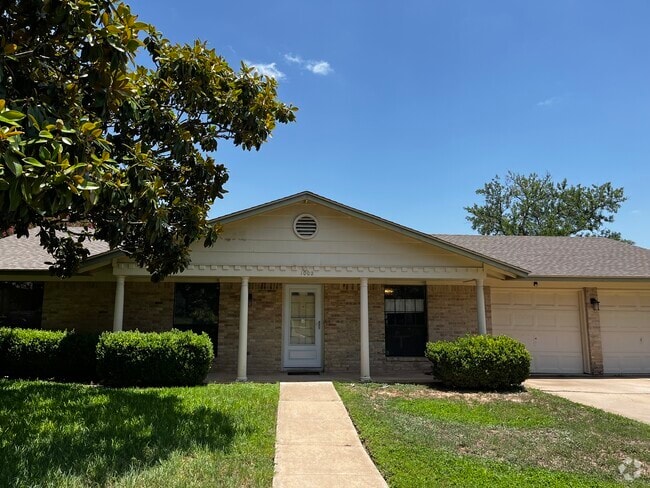 Building Photo - 1002 Fall Creek Dr