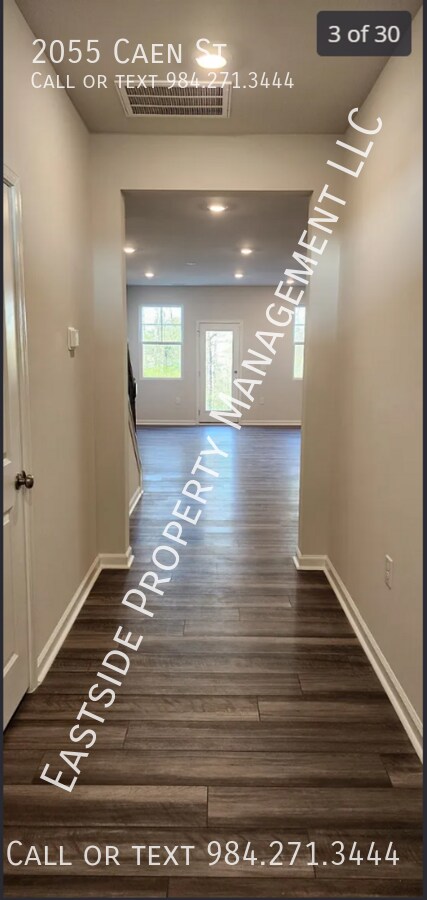 Building Photo - 2055 Caen St