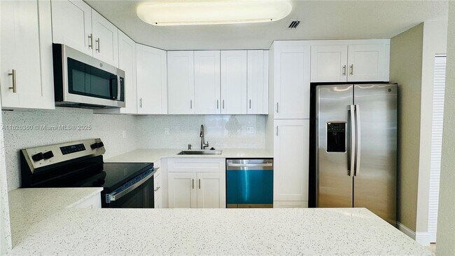 Foto del edificio - 531 SW 38th Terrace