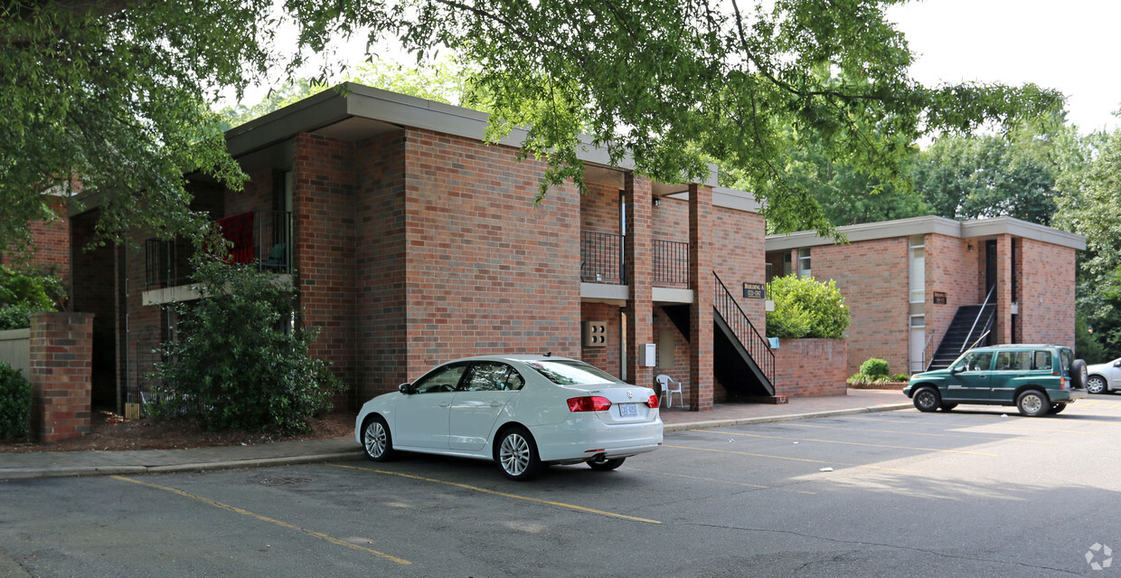 Primary Photo - Hawthorne Court Condominiums