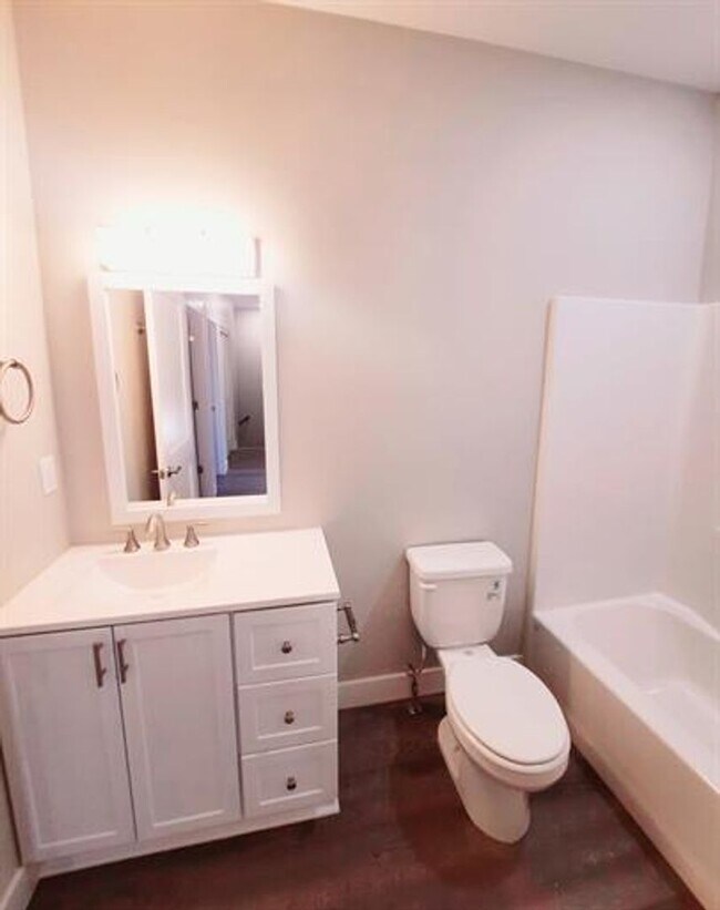 Foto del edificio - 3 bedroom, 2 1/2 bath, 1 car townhome $1750.00