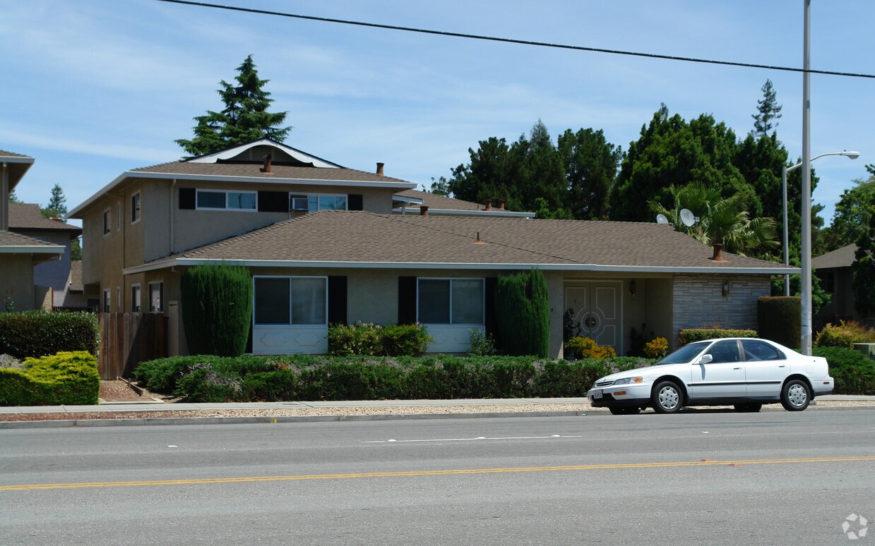 Building Photo - 3225 Homestead Rd