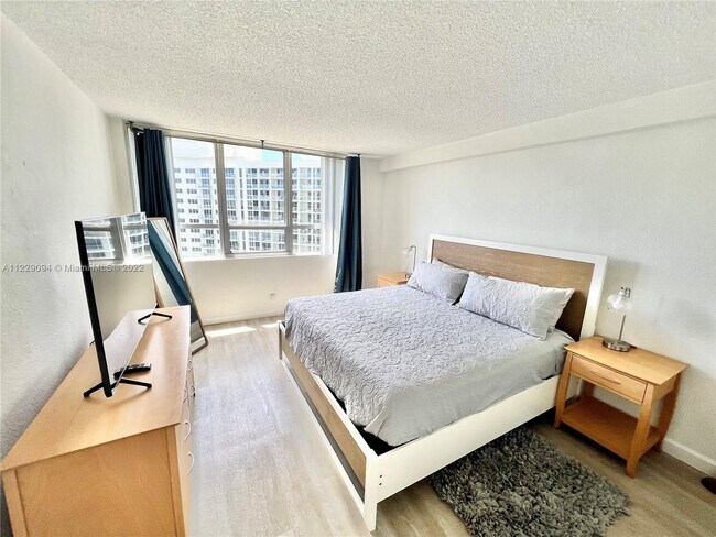Foto del edificio - 1500 Bay Rd