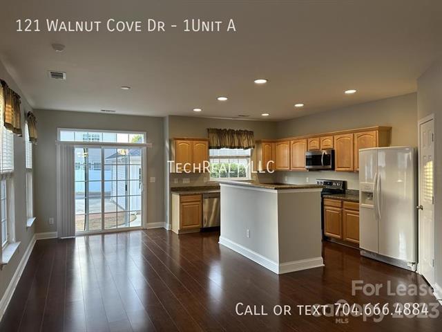 Building Photo - 121 Walnut Cove Dr