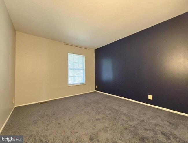 Building Photo - 115 N College Dr