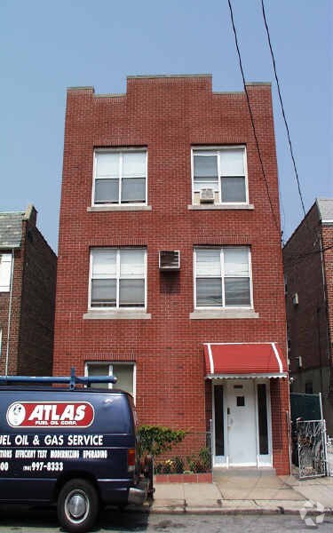 Foto principal - 4465 Byron Ave