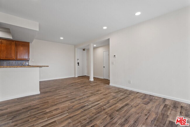 Foto del edificio - 8707 Falmouth Ave