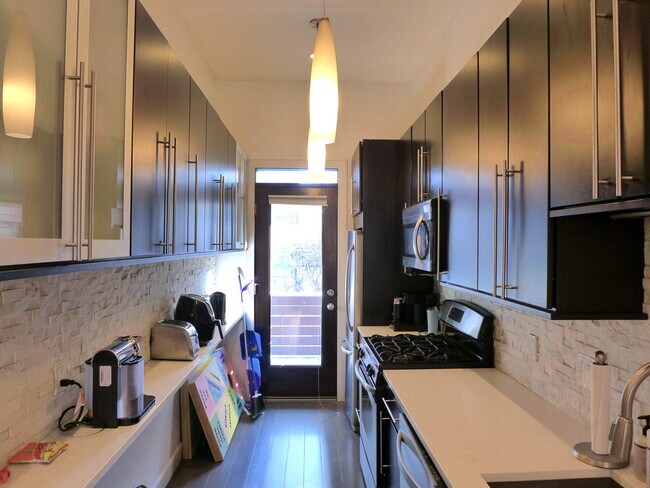 Building Photo - 13 Wigglesworth St