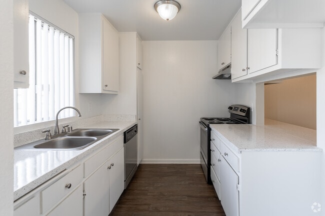 2BR, 2BA - 900 SF - Village West Apartments