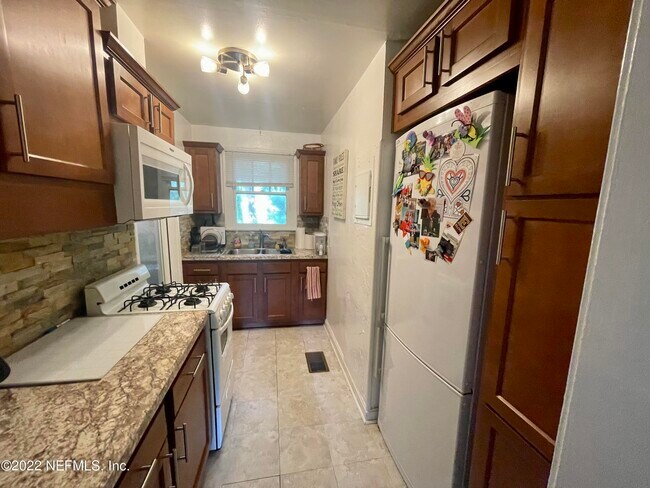 Foto del edificio - 4428 Irvington Ave
