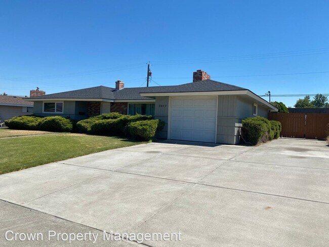 Building Photo - 3 br, 1 bath House - 2017 W. Grand Ronde Ave.