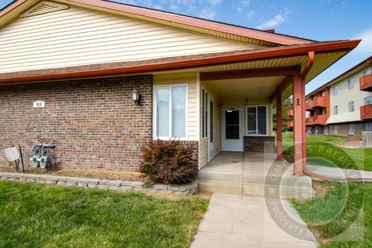 2 Bedroom / 1 Bath Apartment - 2 Bedroom / 1 Bath Apartment