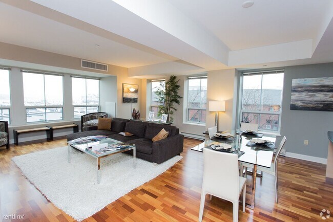 Building Photo - 2 br, 1 bath Apartment - 105 1st Ave 318