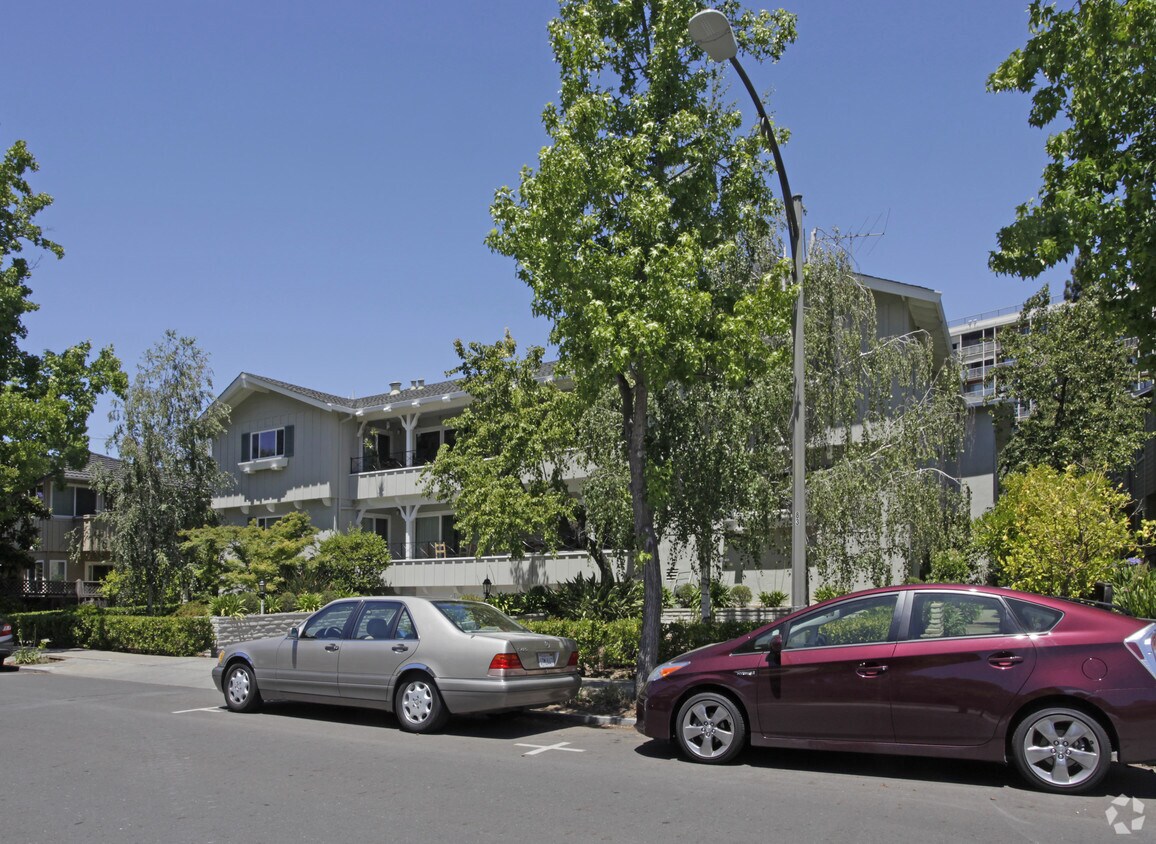 Building Photo - 837 Cowper St
