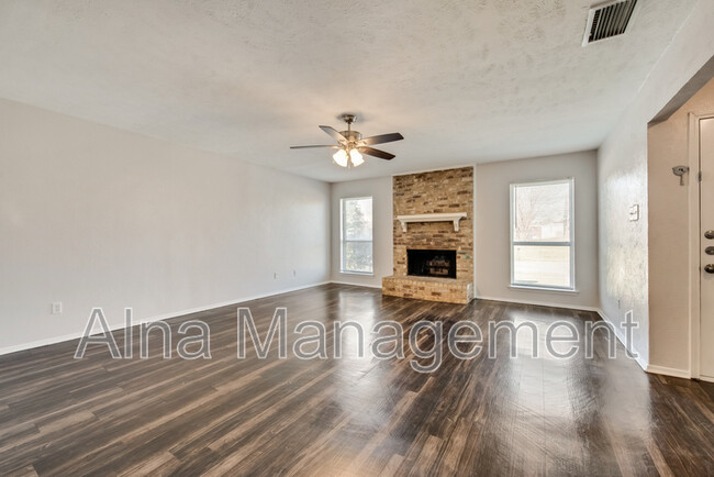 Foto del edificio - 1338 Greenbriar Ln