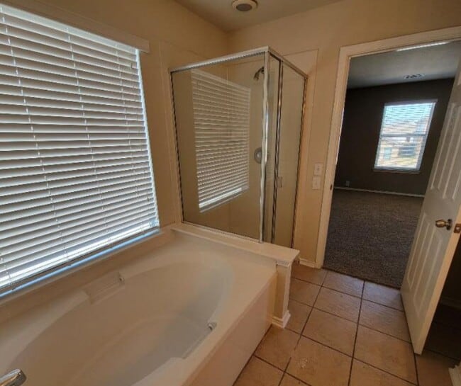 Foto del edificio - Modern 3BR/2.5BA Home with W/D In Unit• Covered Parking Central • AC in San Antonio