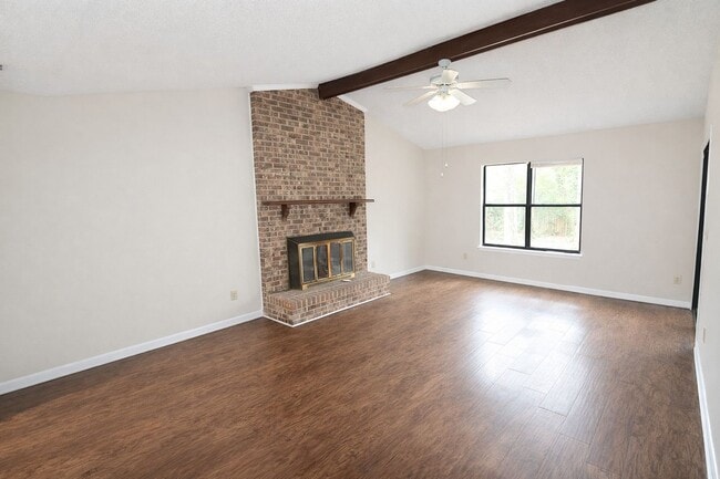 Foto del edificio - 2 Bedroom Ranch Home W/ Fenced In back yard