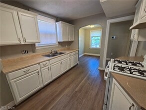 Building Photo - 1405 Villa Dr