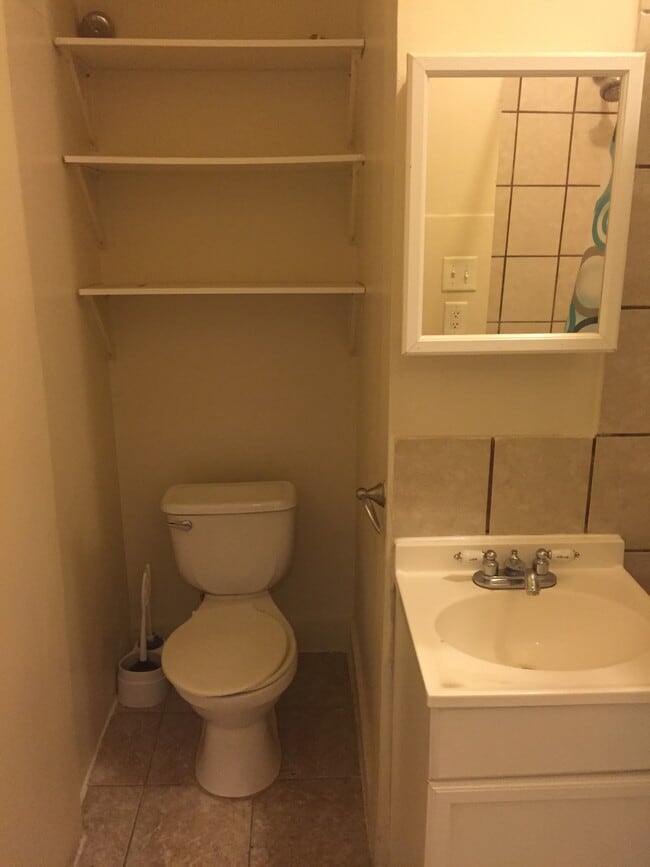 Bathroom - 357 College Ave