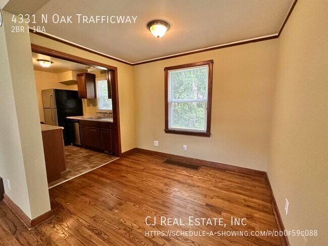 Foto del edificio - 4331 N Oak Trafficway
