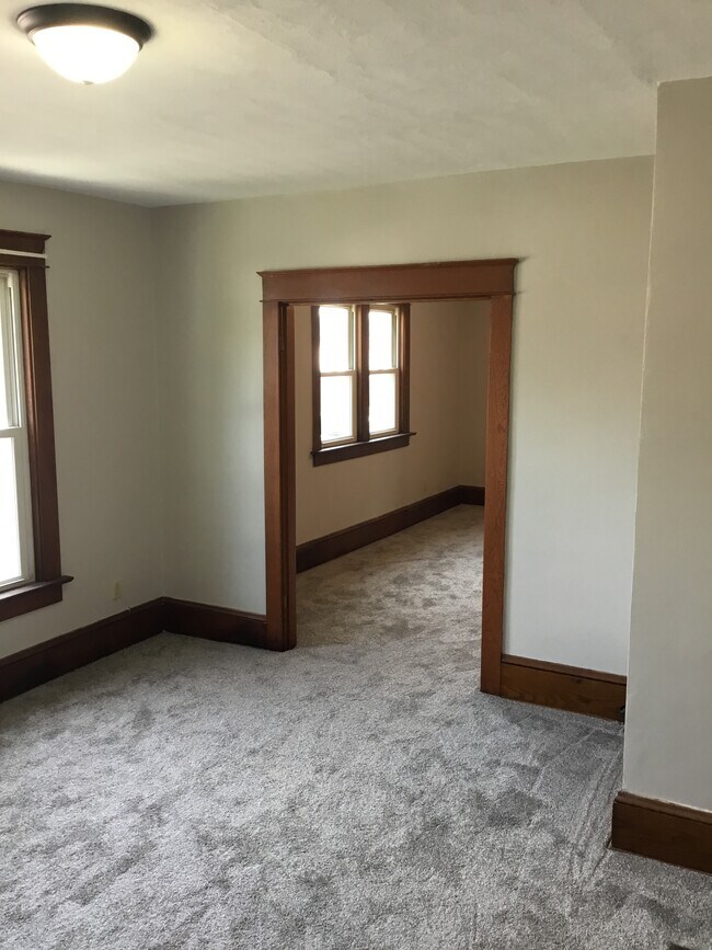 Building Photo - 918 W 32nd St