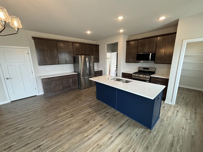 Building Photo - 670 Lambert Dr