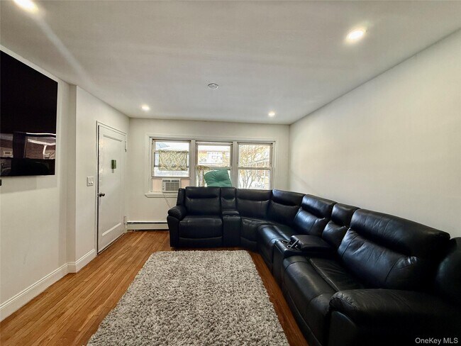 Foto del edificio - 765 Shore Rd