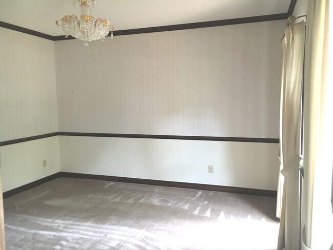 Building Photo - Hoggard school district, 6 Bedrooms, 2 Car...