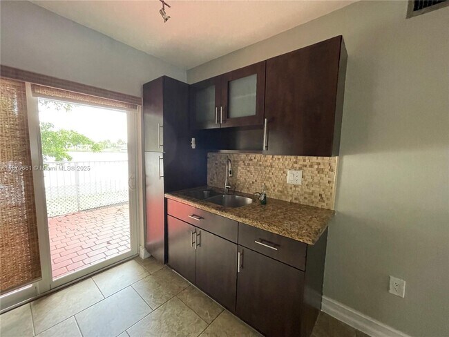 Foto del edificio - 6910 NW 173rd Dr