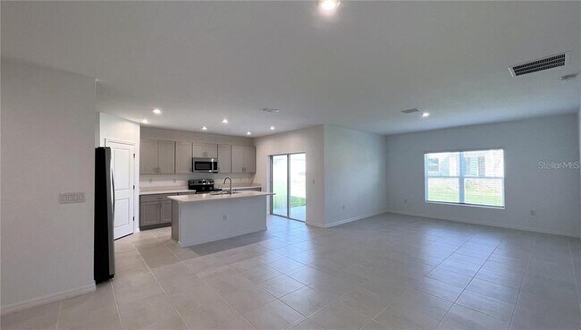 Building Photo - 5557 Tranquila Ln