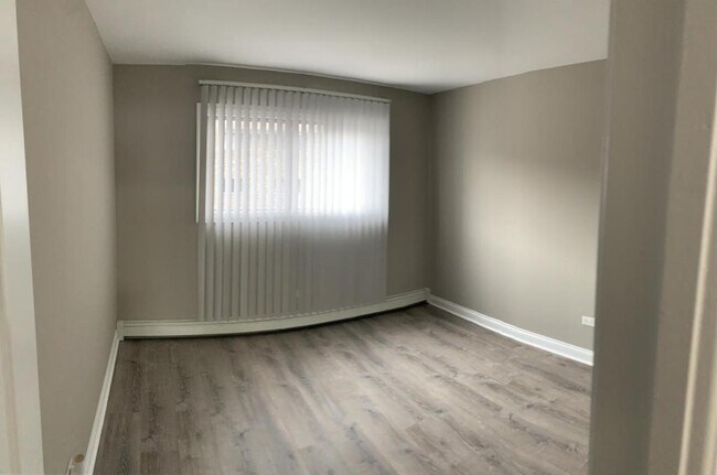 Foto del edificio - 3680 W 119th St