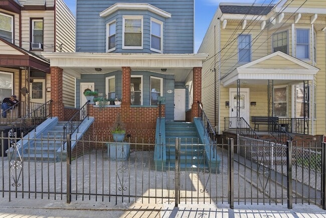 Building Photo - 199 Ege Ave