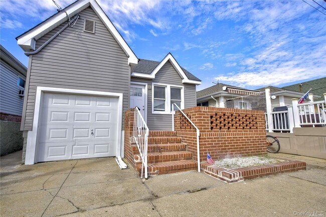 Building Photo - 39 Oswego Ave