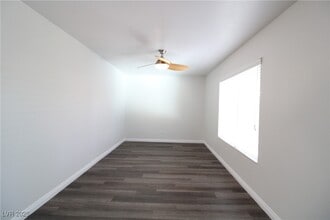 Building Photo - 301 Laguna Glen Dr