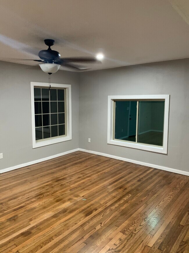 Building Photo - 443 W Wildwood Dr