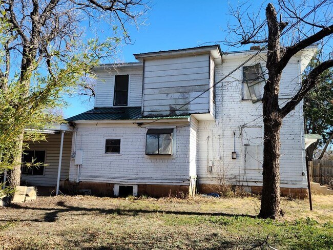 Building Photo - 210 Clinton St