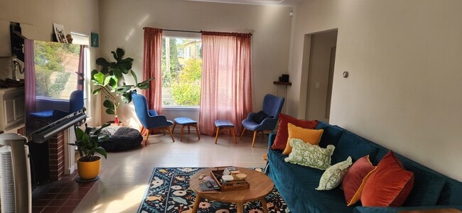 Foto del edificio - 4532 Reinhardt Dr